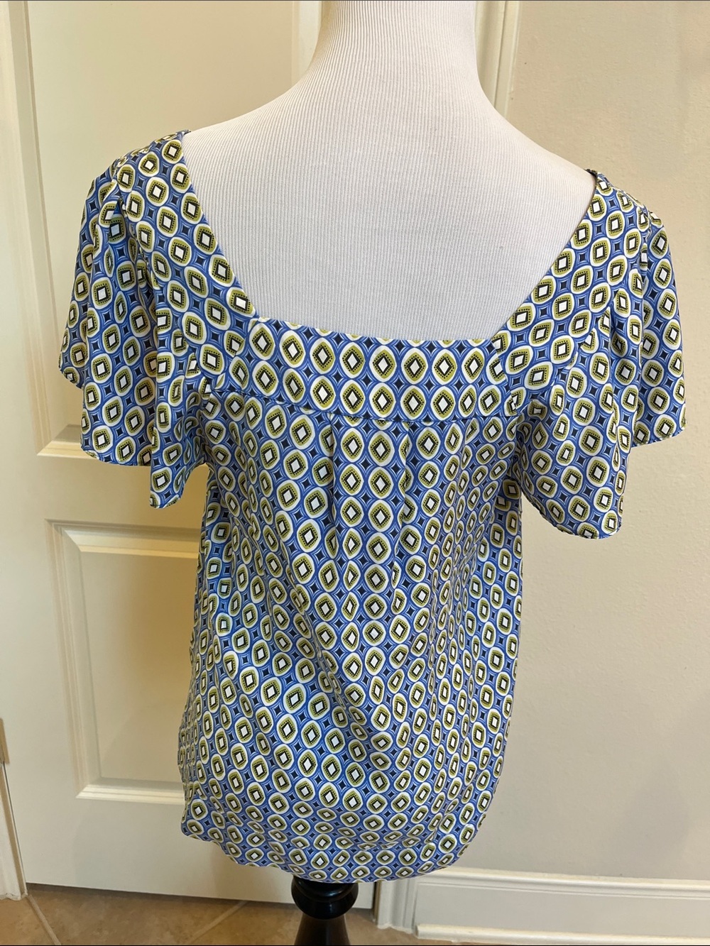 Banana Republic silk top - Picture 4 of 8